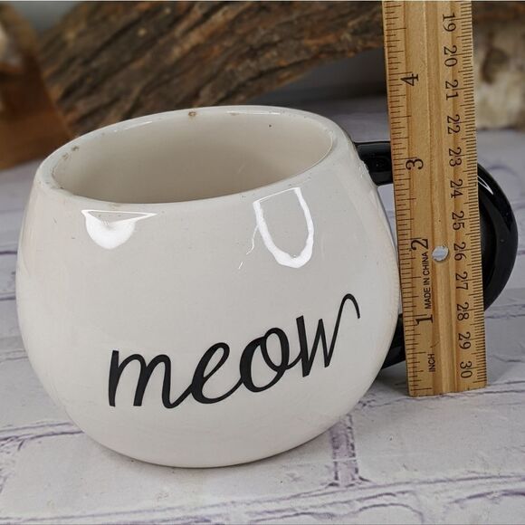 World Market Surprise Cat "Meow" Coffee Mug with Siamese Cat Inside - 17 Oz - Picture 8 of 9